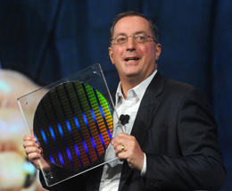 Paul Otellini a 22 nanométeres waferrel Paul Otellini a 22 nanométeres waferrel